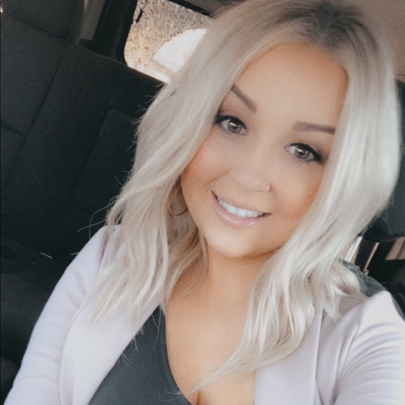 Meet your Posher, Sara - Picture 1 of 1